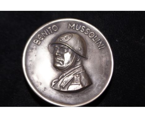 Snuff box depicting Benito Mussolini