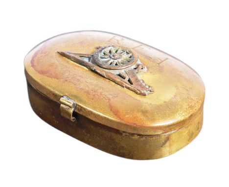 A WWI First World War British RFA Royal Field Artillery brass snuff box. Inscribed to the front&nbsp; R.F.A 1914-1918 with an