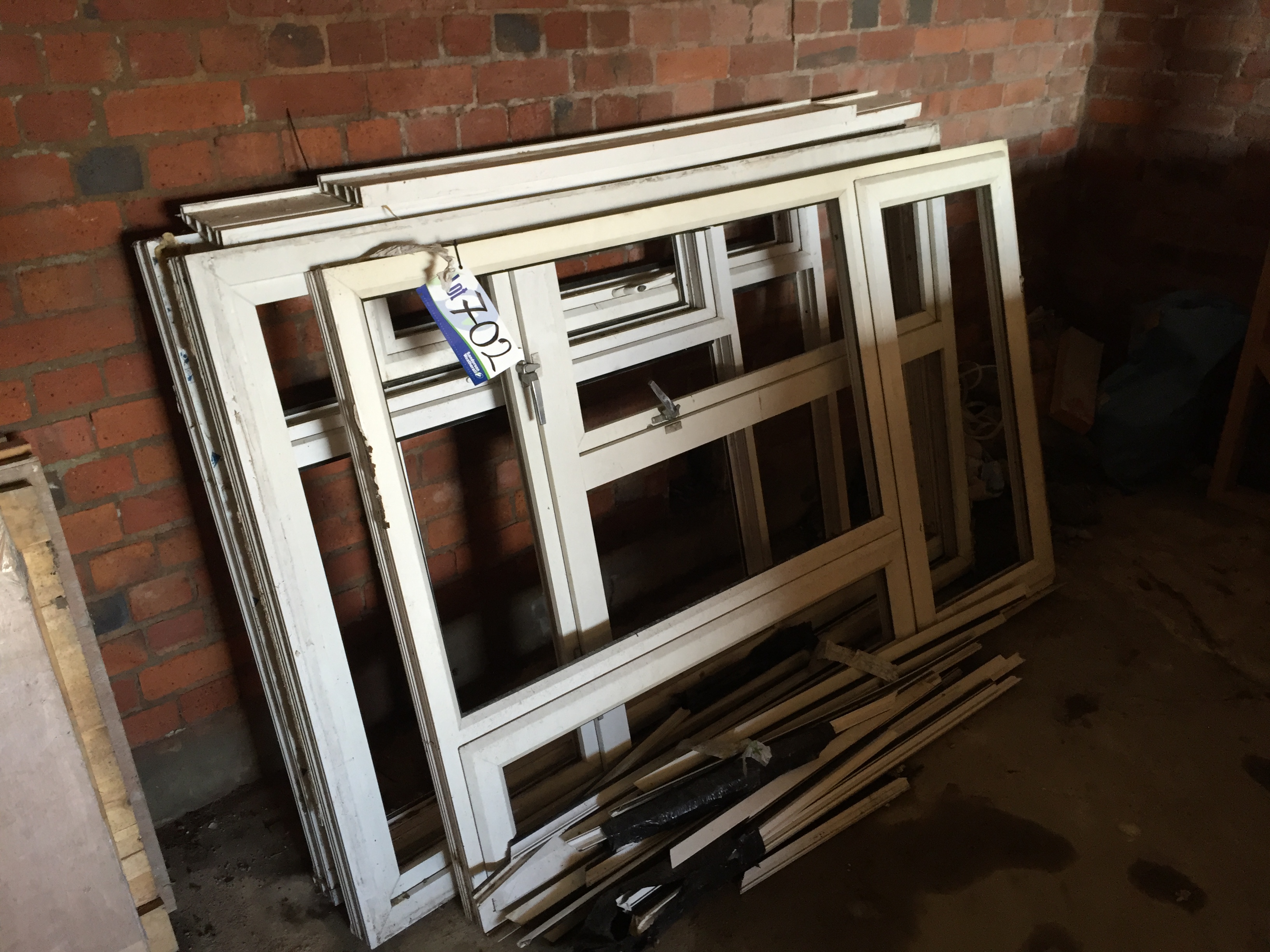 Lot 702 - 4 x Assorted UPVC Windows