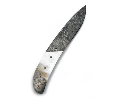 HOLLAND & HOLLAND A DAMASCUS STEEL AND MOTHER OF PEARL DAMASCUS FOLDING KNIFE, with 2 1/2in. spearpoint lock blade, fitted wi