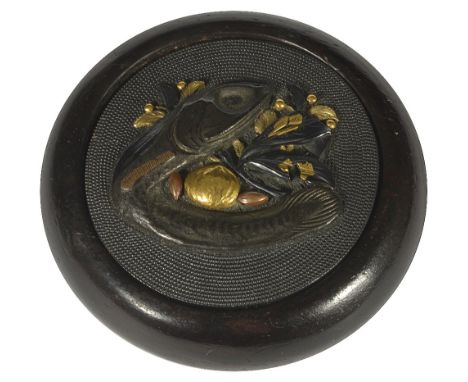˜A JAPANESE WOOD KAGAMIBUTA NETSUKE BY OKINARI, EARLY MEIJI PERIOD, CIRCA 1880 the bowl of tagayasan (Indian blackwood) the s