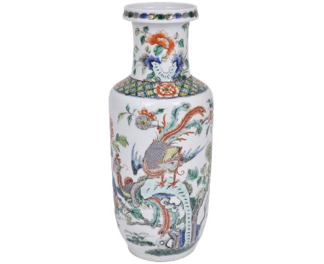 A CHINESE FAMILLE-VERTE SMALL ROULEAU VASE, QING DYNASTY, 19TH CENTURY brightly enamelled around the cylindrical body with a 