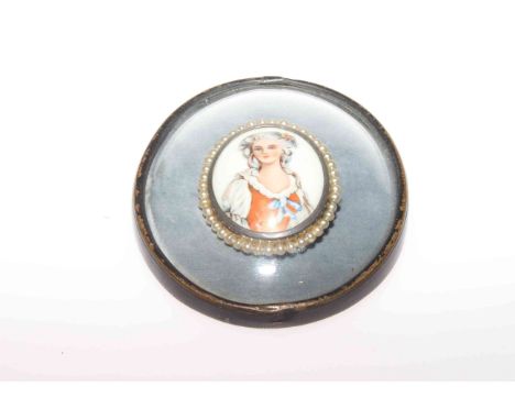 Portrait style brooch in oval glazed frame