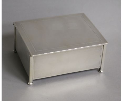 A George V engine turned silver rectangular cigarette box, Henry Matthews, Birmingham, 1929, 12.5cm.