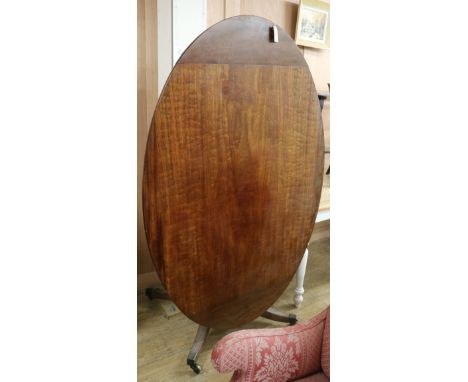 A Regency mahogany breakfast table. W.107cm