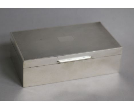 A George VI engine turned silver rectangular cigarette box, W.D. Pritchard, Birmingham, 1944, 16.5cm.