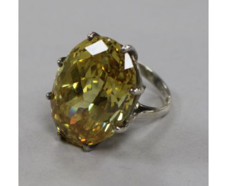 A silver and citrine coloured paste dress ring, size K.