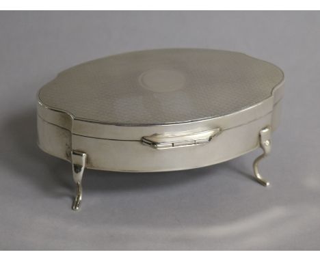 A George V engine turned silver oval trinket box, Mappin & Webb, Birmingham, 1916, 13.3cm.