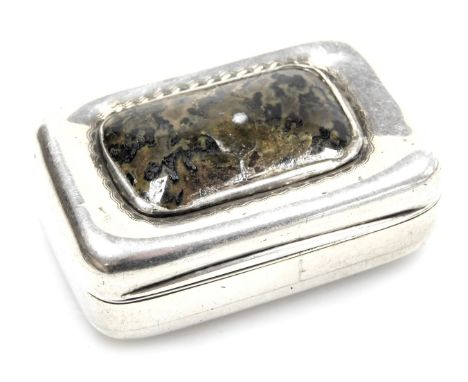 A George III Scottish silver and agate snuff box, Robert Grey, Edinburgh 1797, 1.74oz.