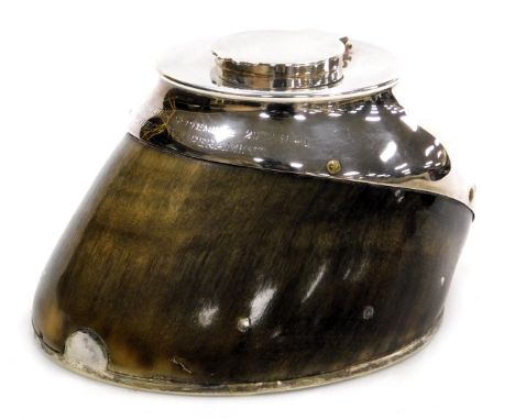 A George VI silver mounted horse's hoof inkwell, engraved "April 6th 1931-September 25th 1941, A Perfect Temperament", London