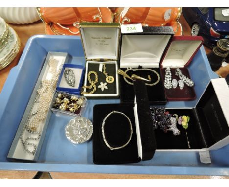 A small selection of costume jewellery including earrings, brooches, diamante, silver scene trinket etc