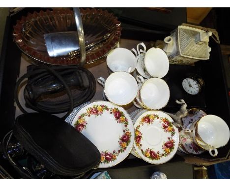 A good mixed lot to include ceramic tableware, Royal Wessex in the Regency pattern, a Sadler novelty teapot, glassware, plate