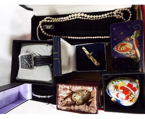 A good mixed lot od costume jewellery to include a John Richards stone set bracelet, a Davidoff  gentleman's watch with leath