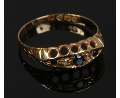 An Edwardian 18ct gold sapphire and diamond 5 stone set ring, assayed 1909, size Q.