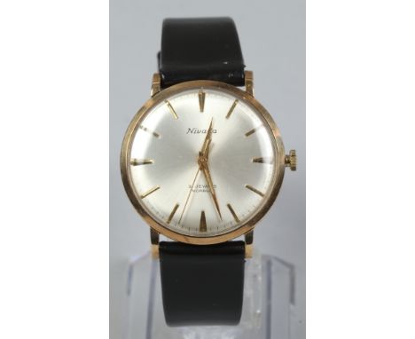 A 9ct gold Nevada gentlemen's manual wristwatch with applied baton markers and centre seconds.