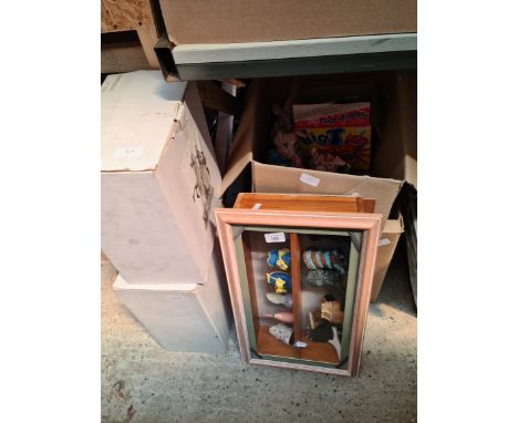 2 boxes of ceramic figures including Nat West pigs, 2 boxed Men of Steel figures on horseback, and a collection of ceramic sh
