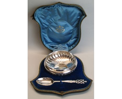 A late Victorian porringer and spoon set, comprising a circular wrythen fluted bowl with pierced lug handle, 16.5cm wide, the
