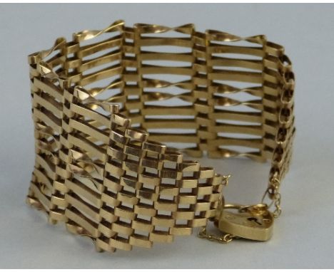 A 9ct gold gate bracelet, with ten bars, having padlock clasp, 18cm long, 18.2grams