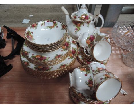 A part Dinner and Tea service Royal Albert 'Old Country Roses'