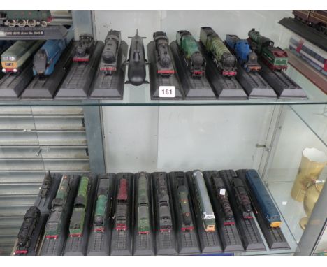 A LARGE COLLECTION OF VARIOUS MODEL TRAINS. 