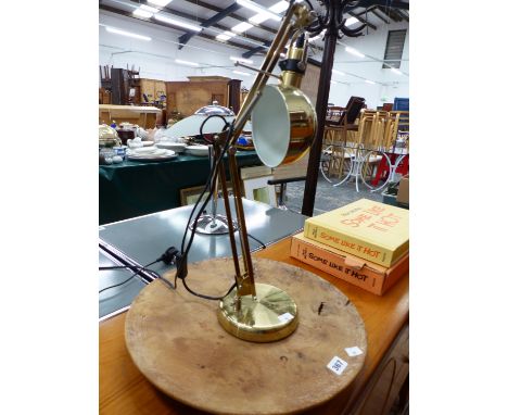 A BRASS DESK LAMP AND WOODEN LAZY SUSAN STAND.