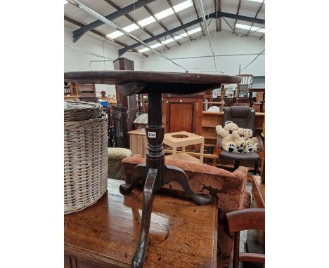 A GEORGIAN TRIPOD TABLE. 
