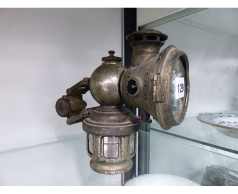 A VINTAGE CARBIDE / ACETYLENE CYCLE LAMP. 