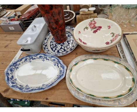 PLATTERS, A MOTTLED RED VASE, A WASHING BOWL AND AN ENAMEL FISH PAN AND COVER