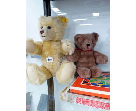 A STEIFF JOINTED TEDDY BEAR WITH GROWLER, TWO FURTHER TEDDY BEARS, A JIGSAW ETC. 