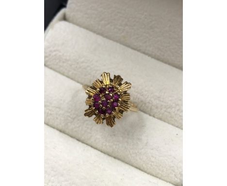 A 9ct HALLMARKED GOLD RUBY CLUSTER AND STAR BURST RING. FINGER SIZE J. WEIGHT 2.37grms. 