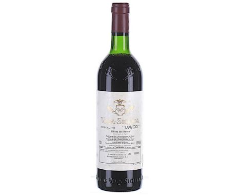 1979 Vega Sicilia, Unico, Ribera del Duero DO 1x75cl  Level TS, label soiled.These wines were part of a large private collect