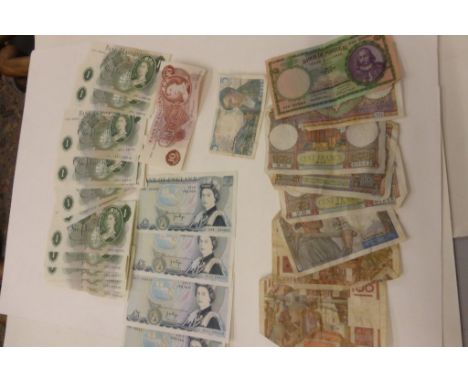 Mixed UK & World vintage banknotes to include consecutive £1 notes