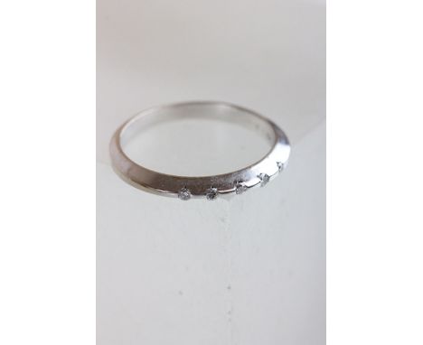 18ct White Gold & five Diamond ring