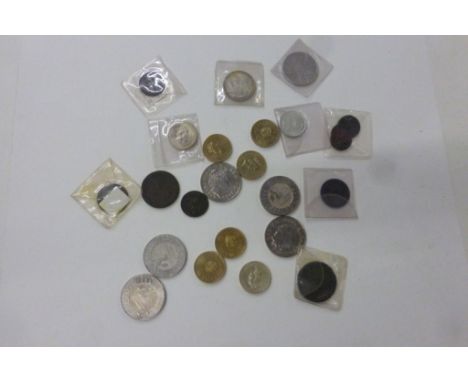 Bag of mixed vintage coinage to include; 1922 silver Dollar, £5 pound coins, £2 pound coins, Georgian copper coins etc