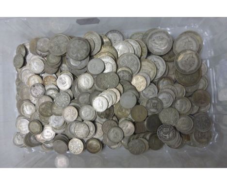 Tray of mixed vintage UK coins, mainly silver to include; Shillings, Florins, Sixpences etc