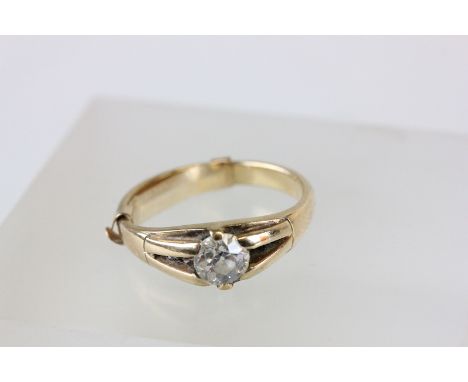 Yellow Gold & Solitaire Diamond ring
