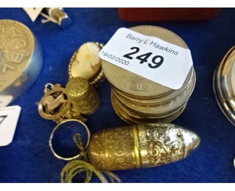 Cameo brooch, tiny thimble plus Richard 8th bobbin case, plated ring and pendant plus 9 commemorative coins