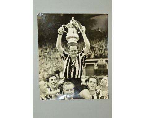 NEWCASTLE UNITED VS MANCHESTER CITY 1955 FA CUP FINAL, Newcastle captain Joe Harvey being carried on the shoulders of team ma