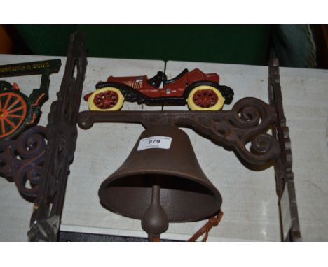 A door bell decorated with a vintage car (78)