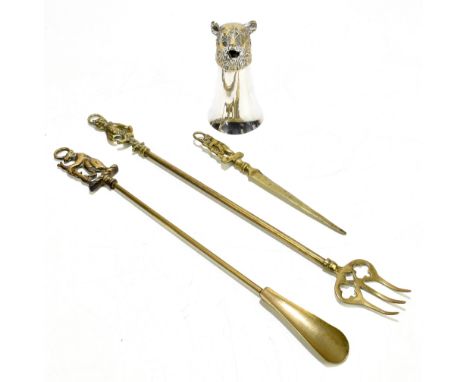 A silver plated stirrup cup with bear head surmount, height 13cm, together with a brass shoehorn and similar toasting fork, e