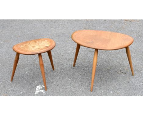 ERCOL; a nest of two graduated pebble coffee tables, width of larger example 49cm (2).