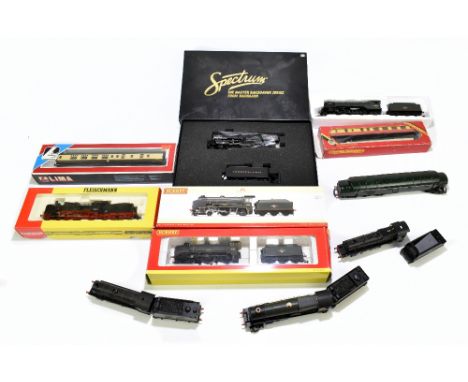 HORNBY; a boxed locomotive and tender BR 4-4-0 School Class Brighton, Bachman locomotive and tender Green Arrow numbered 6080