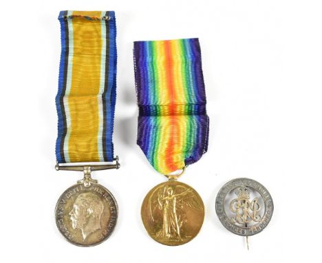 A WWI pair awarded to 145752 GNR A. Gravell R.A. with a pierced white metal Services Rendered pin, numbered B186692 (3).Addit