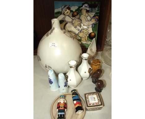 A collection of modern ceramics, including a Carltonware vegetable cruet set, other cruet sets, a Lladro figure of a young wo