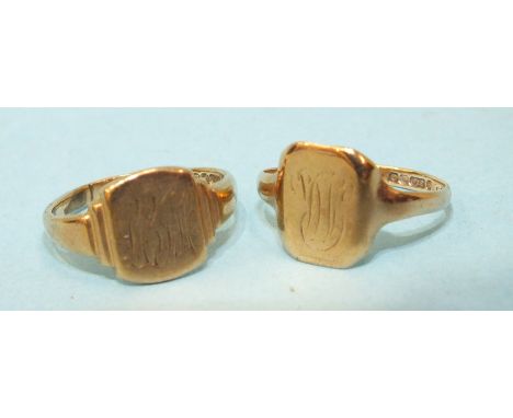 Two 9ct gold signet rings, sizes J and K, 3.6g.