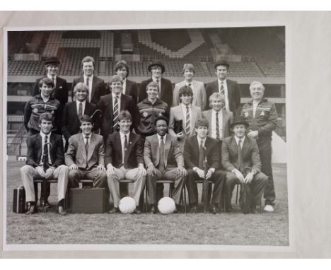1985 ASTON VILLA FIRST TEAM SQUAD ORIGINAL LARGE PRESS PHOTO
12 x 9.5 Inch
Ref G