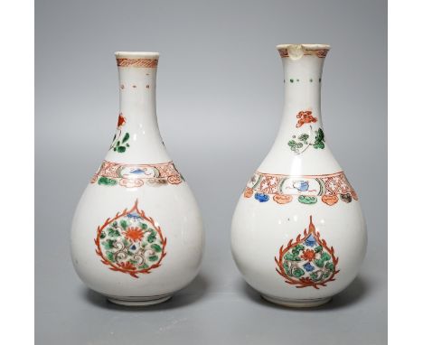 Two Chinese famille verte bottle vases, Kangxi period. 17cm