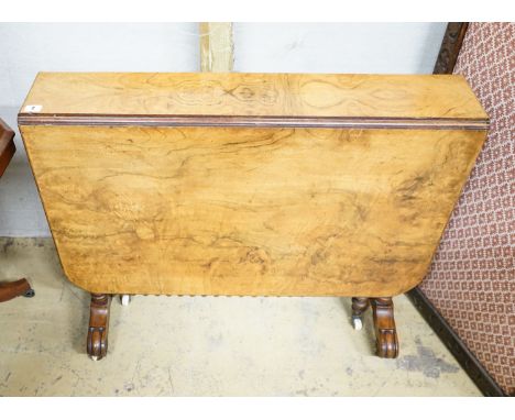 A Victorian figured walnut Sutherland table on bobbin turned under frame, length 120cm extended, width 90cm, height 75cm