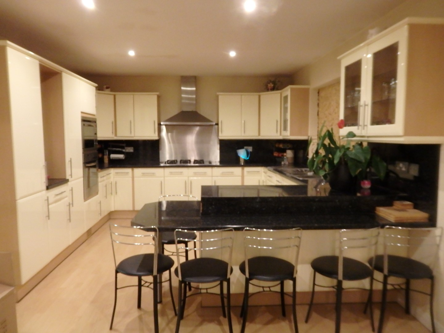 1 X Hygena Fitted Kitchen Cream Gloss Doors With T Bar Handles Black Granite Worktops Bosch