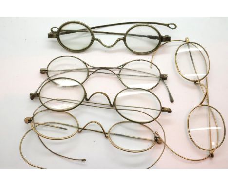 Assorted gold and silver coloured vintage spectacles. P&amp;P Group 1 (£14+VAT for the first lot and £1+VAT for subsequent lo